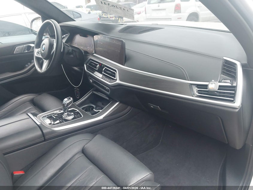 2022 BMW X7 M50I