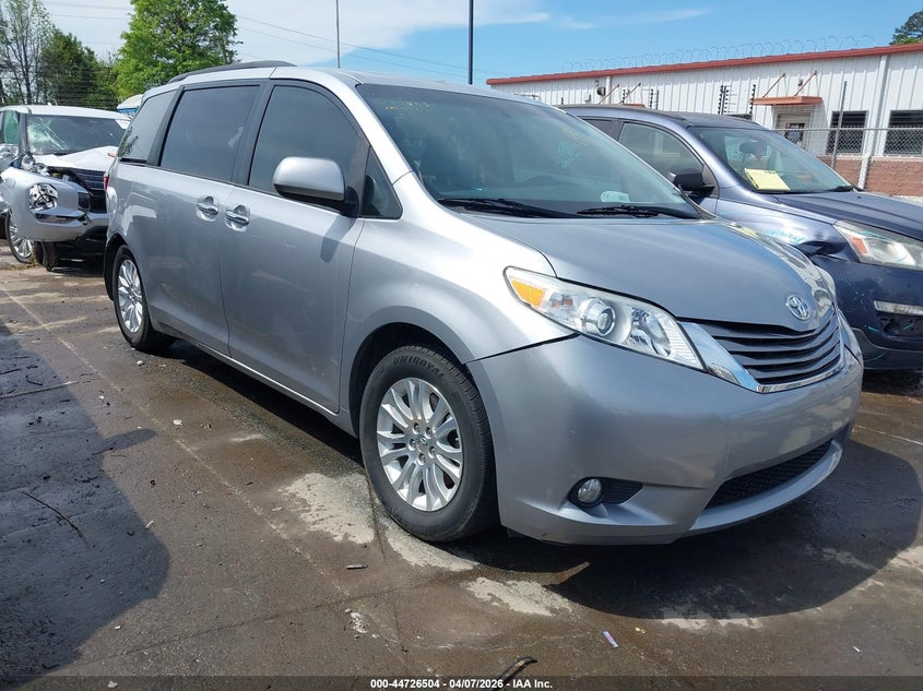 5TDYZ3DC5HS900240 2017 Toyota Sienna Xle 8 Passenger auction photo 1