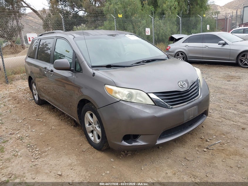 2011 TOYOTA SIENNA LE V6