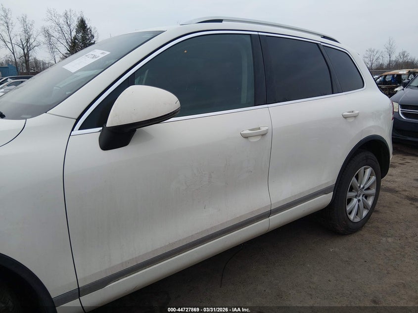 2011 Volkswagen Touareg Vr6 Sport VIN: WVGFF9BP7BD000186 Lot: 44727869