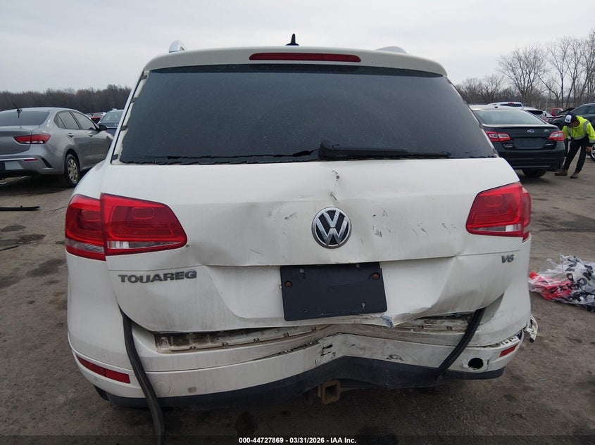 2011 Volkswagen Touareg Vr6 Sport VIN: WVGFF9BP7BD000186 Lot: 44727869