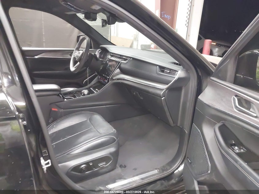 2023 Jeep Grand Cherokee Overland 4X2