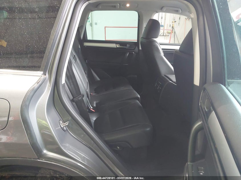 2014 Volkswagen Touareg 3.6L Sport VIN: WVGEF9BP3ED015476 Lot: 44728101