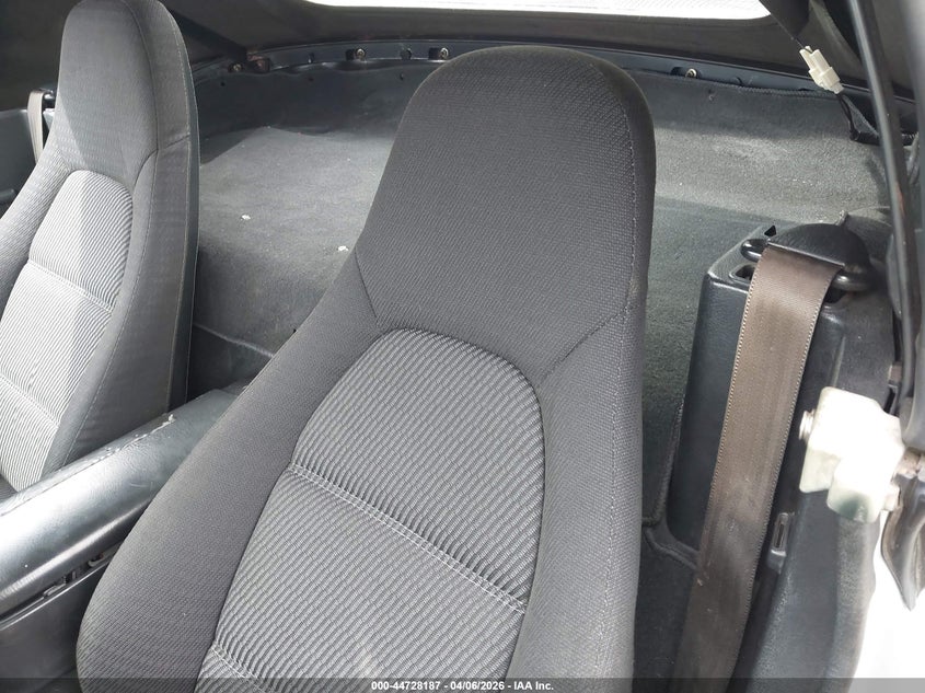 2000 Mazda Mx-5 Miata Ls/Special Edition VIN: JM1NB353XY0148902 Lot: 44728187