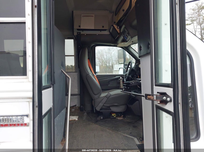 2015 Chevrolet Express Cutaway 3500 white Lot 111044728228 Vin 1GB3G3BG3F1113341