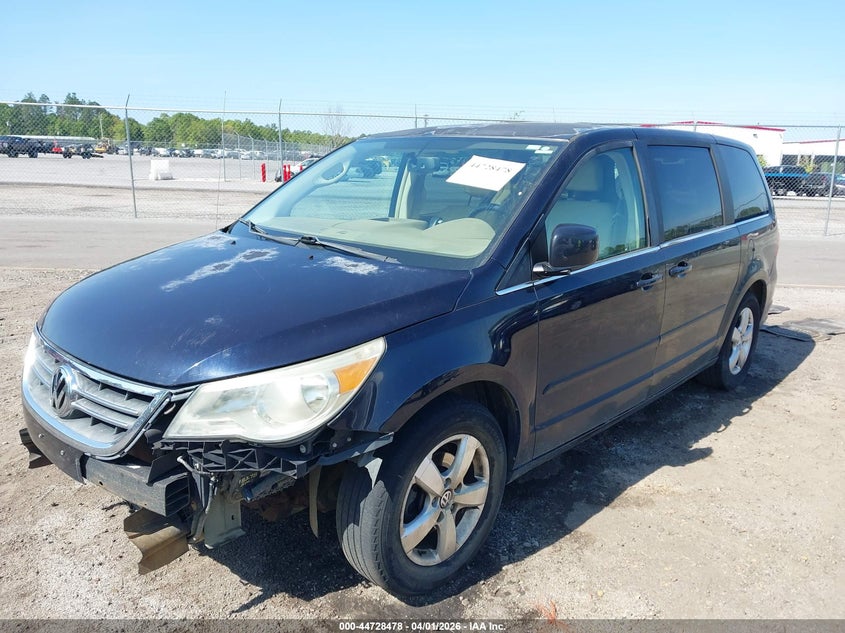 2010 Volkswagen Routan Se