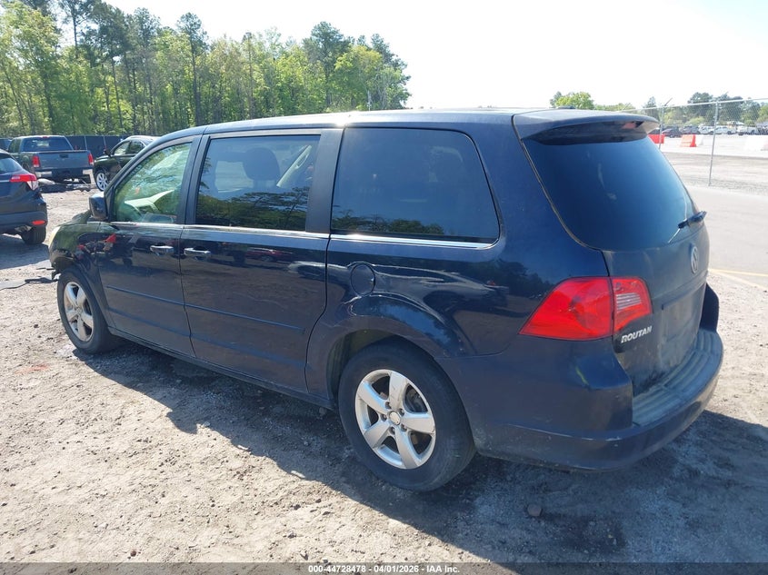 2010 Volkswagen Routan Se