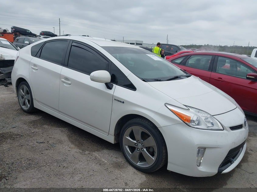 2013 TOYOTA PRIUS THREE SE