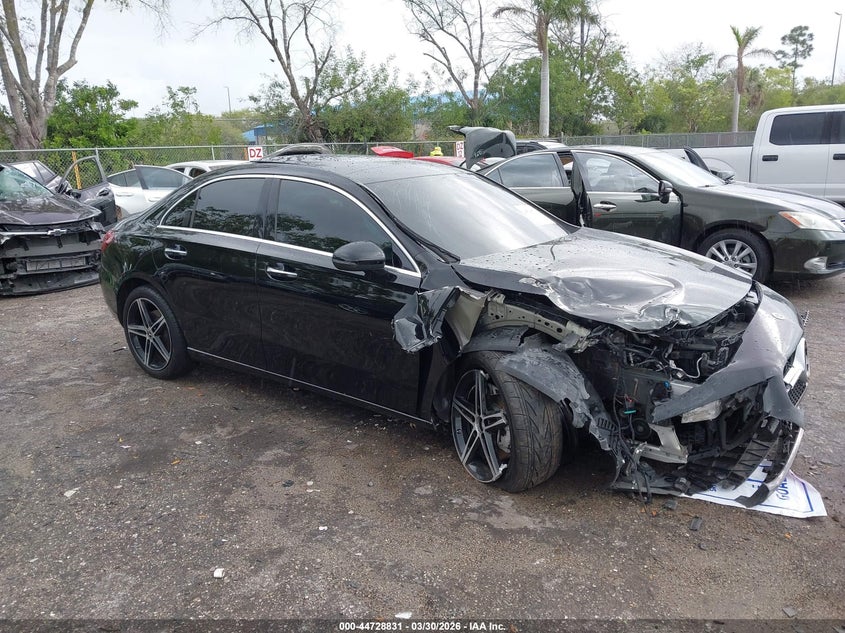 2022 Mercedes-Benz A 220