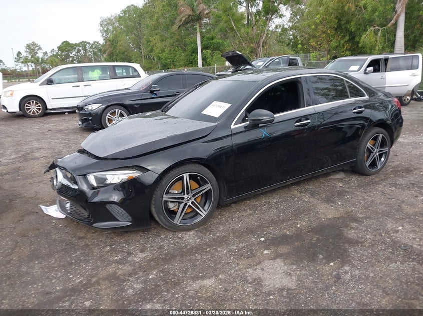 2022 Mercedes-Benz A 220