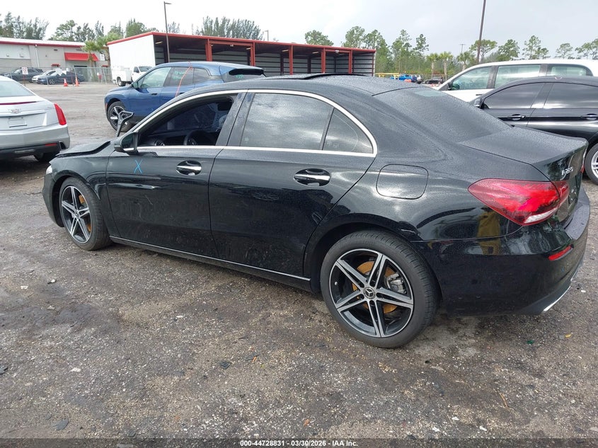 2022 Mercedes-Benz A 220