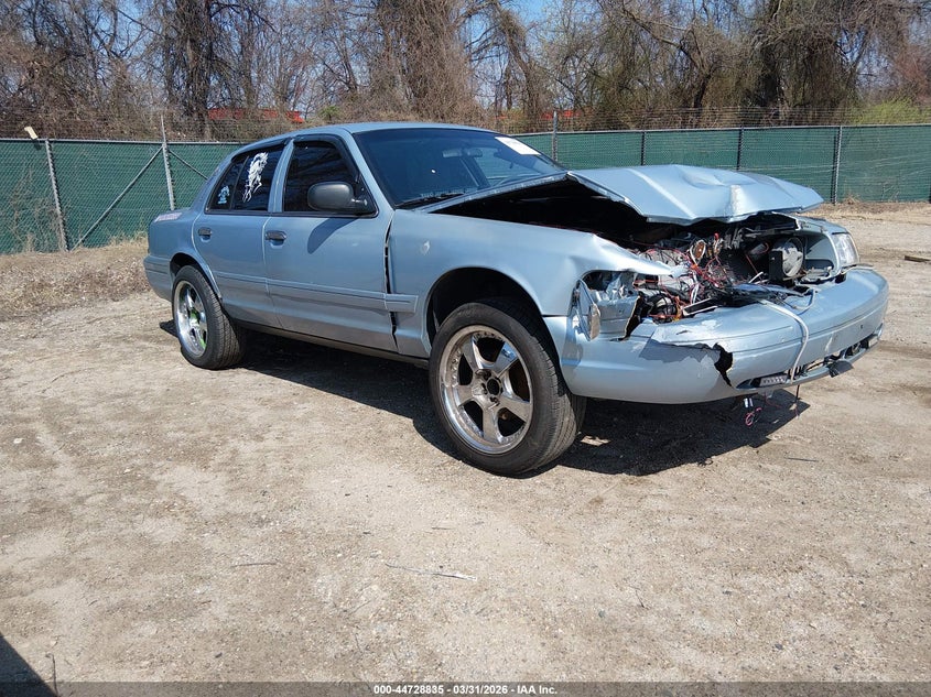 2FAFP71W37X107501 FORD CROWN VICTORIA Photo 1