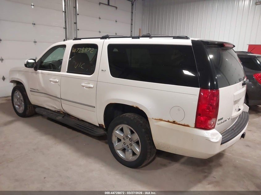 2011 GMC YUKON XL 1500 auction photo 3