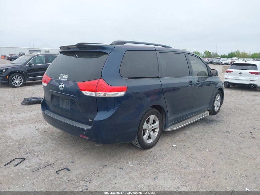 2012 Toyota Sienna Le V6 8 Passenger