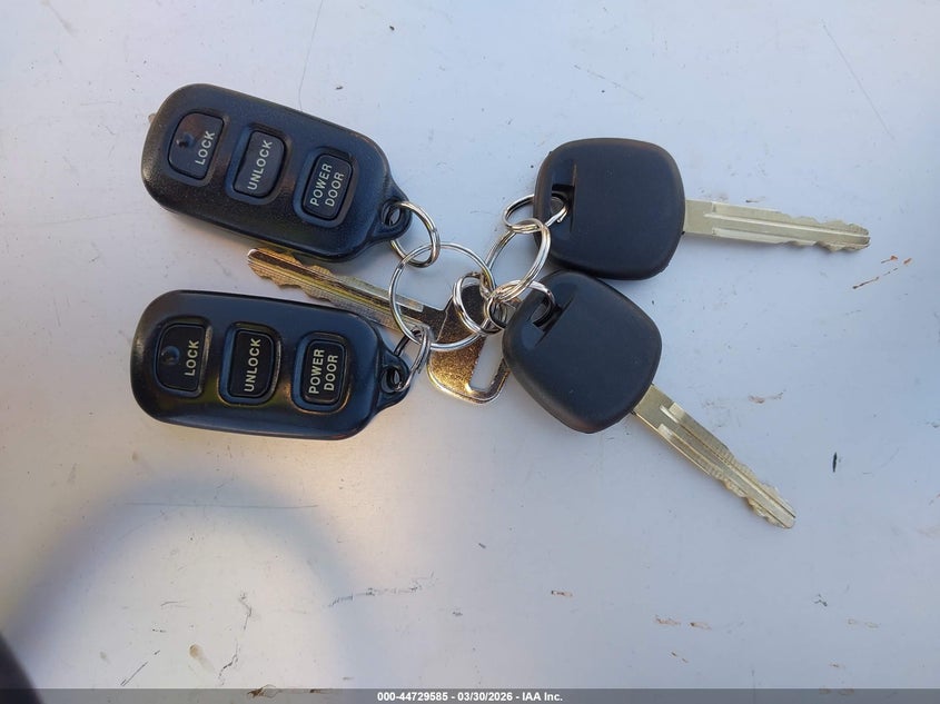 2000 Toyota Sienna Le VIN: 4T3ZF13C6YU257768 Lot: 44729585