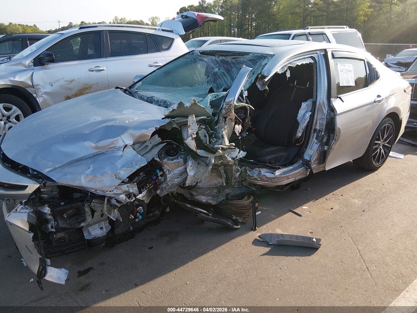 2023 TOYOTA CAMRY auction photo 2