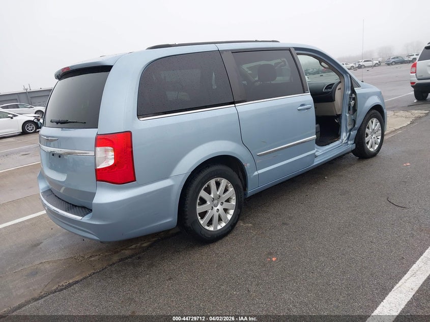 2013 Chrysler Town & Country Touring