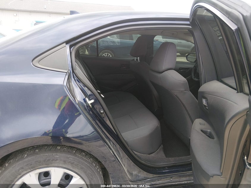 VIN 5YFEPMAE4NP369864 2022 TOYOTA COROLLA LE