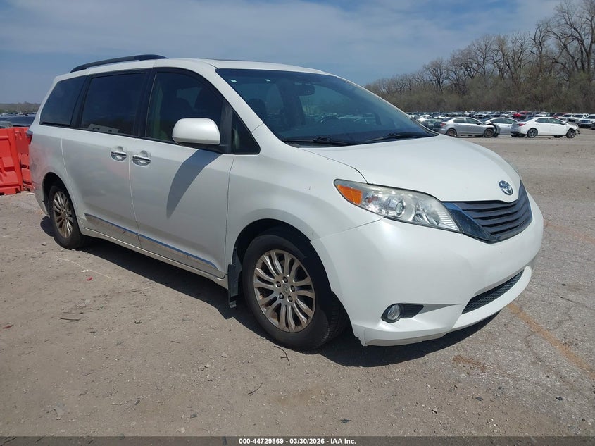 2016 Toyota Sienna Xle Premium 8 Passenger