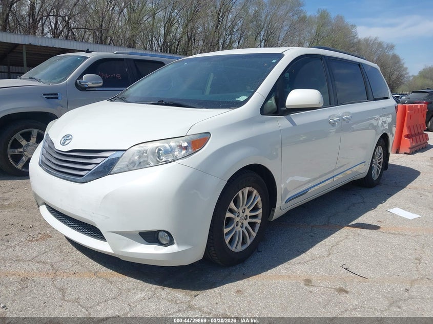2016 Toyota Sienna Xle Premium 8 Passenger