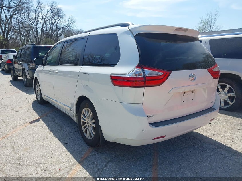 2016 Toyota Sienna Xle Premium 8 Passenger