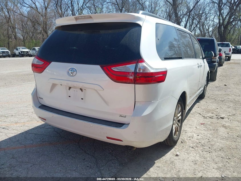 2016 Toyota Sienna Xle Premium 8 Passenger