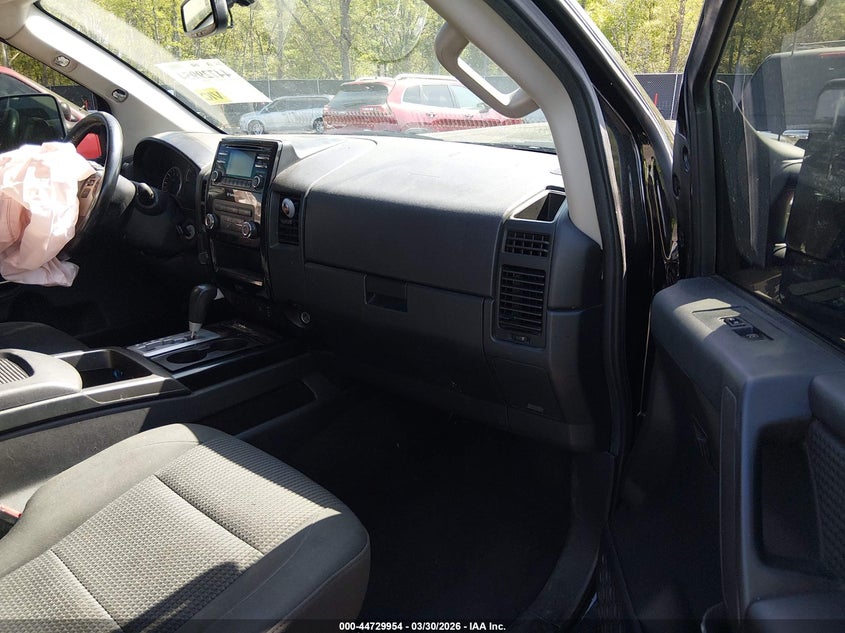 2013 Nissan Titan Sv