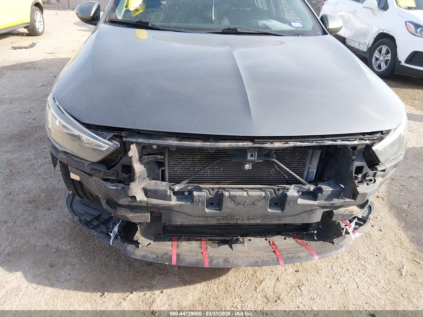 2018 Buick Regal Sportback Preferred VIN: W04GL6SX8J1109833 Lot: 44729980