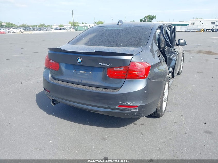 Vin: wba3b1g52fnt64122, lot: 45228020, bmw 320i 20154