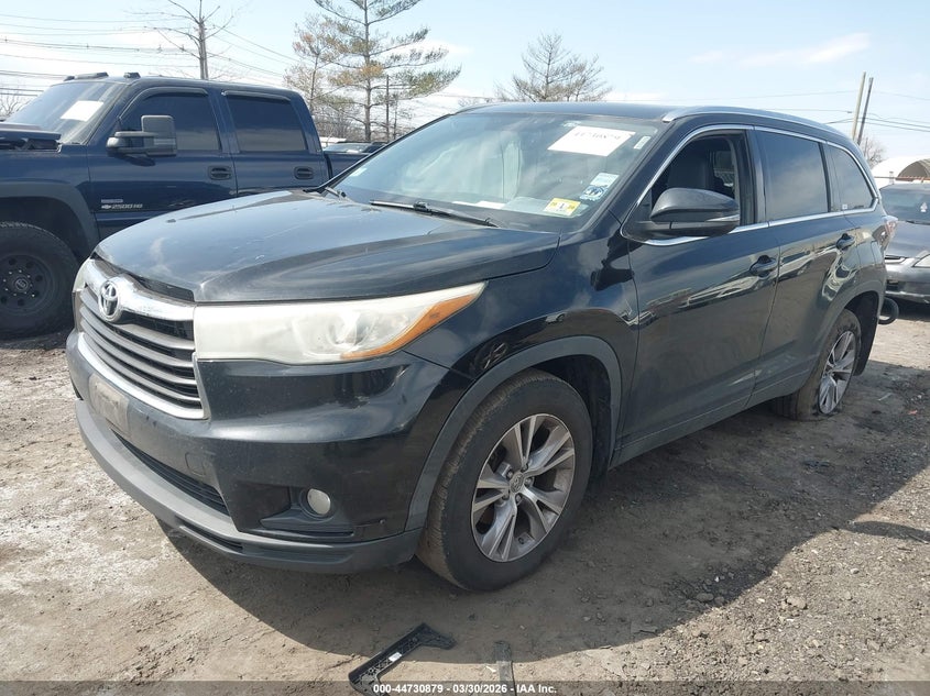 2015 TOYOTA HIGHLANDER auction photo 2