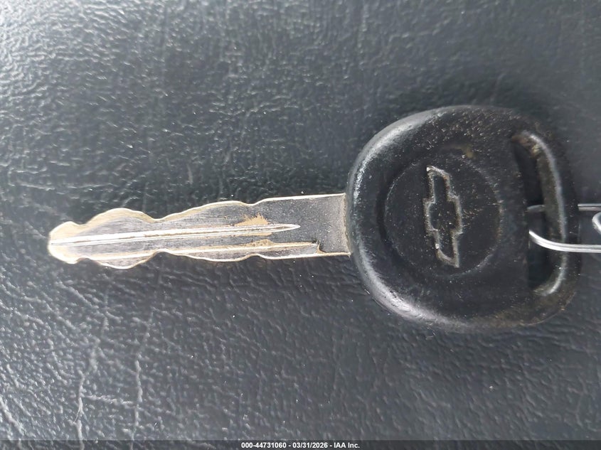 2000 Chevrolet Blazer VIN: 1GNDT13W2Y2185674 Lot: 44731060