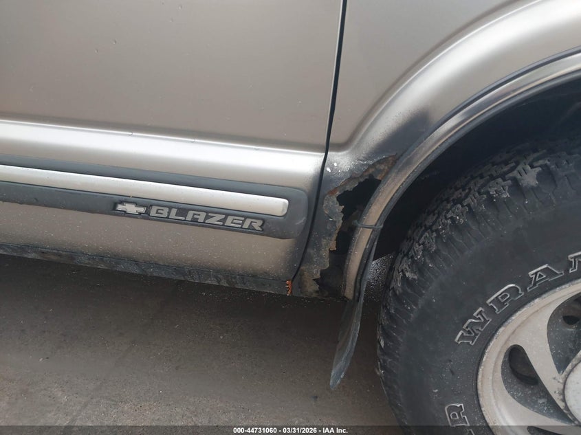 2000 Chevrolet Blazer VIN: 1GNDT13W2Y2185674 Lot: 44731060