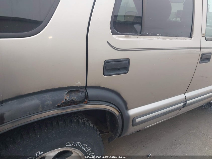 2000 Chevrolet Blazer VIN: 1GNDT13W2Y2185674 Lot: 44731060