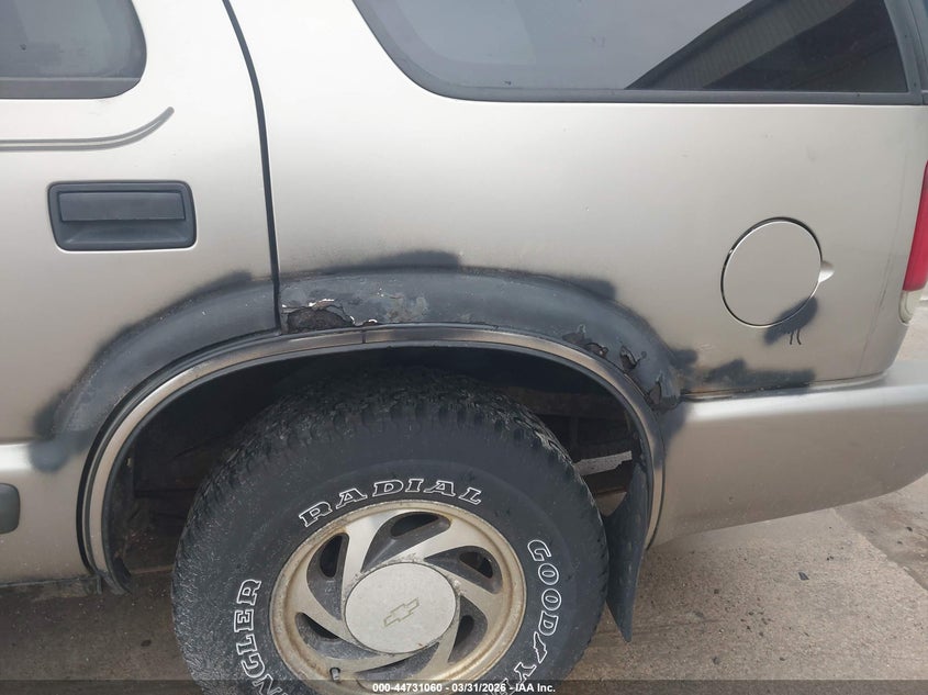 2000 Chevrolet Blazer VIN: 1GNDT13W2Y2185674 Lot: 44731060