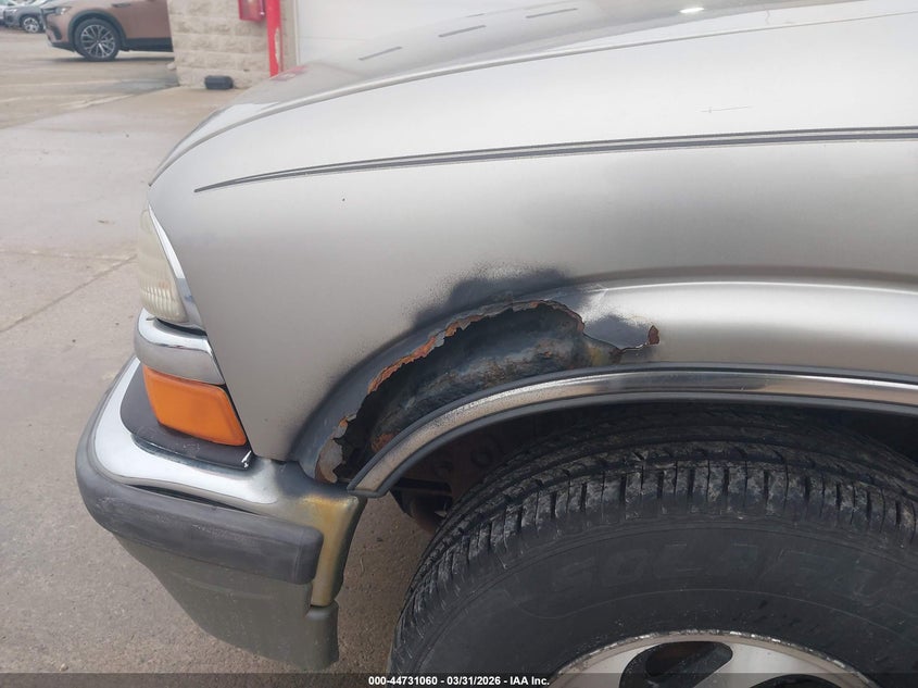 2000 Chevrolet Blazer VIN: 1GNDT13W2Y2185674 Lot: 44731060