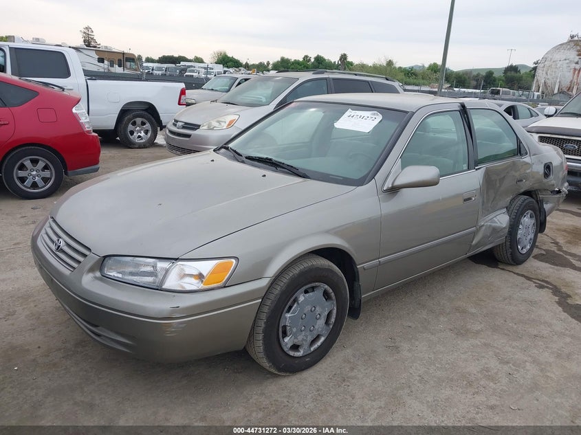 JT2BG28K0W0199882 1998 Toyota Camry Le photo 1