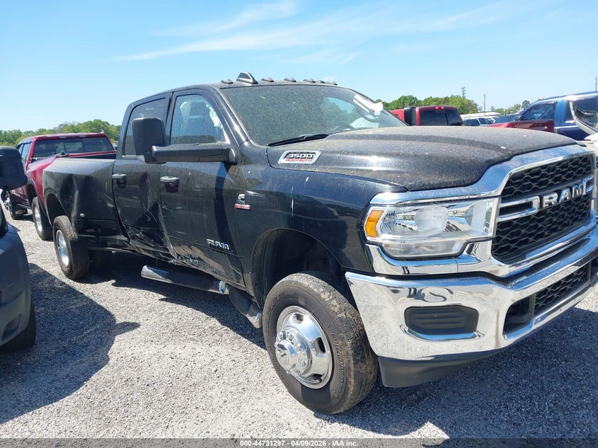 2022 Ram 3500 Tradesman 4X4 8' Box