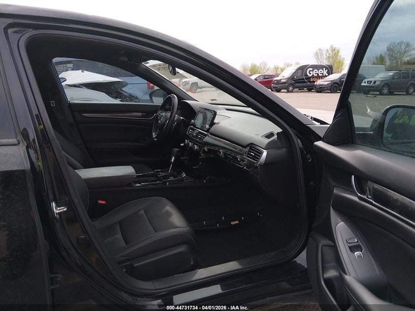 2019 HONDA ACCORD VIN: 1HGCV1F35KA010138