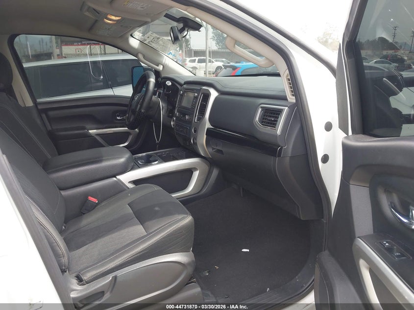 2017 Nissan Titan Sv