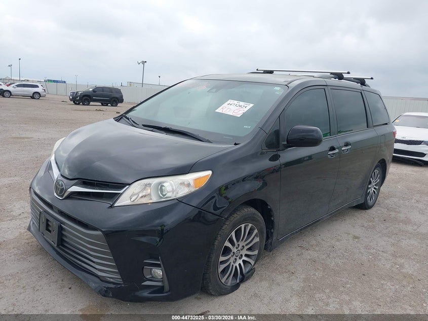 2019 Toyota Sienna Xle 8 Passenger