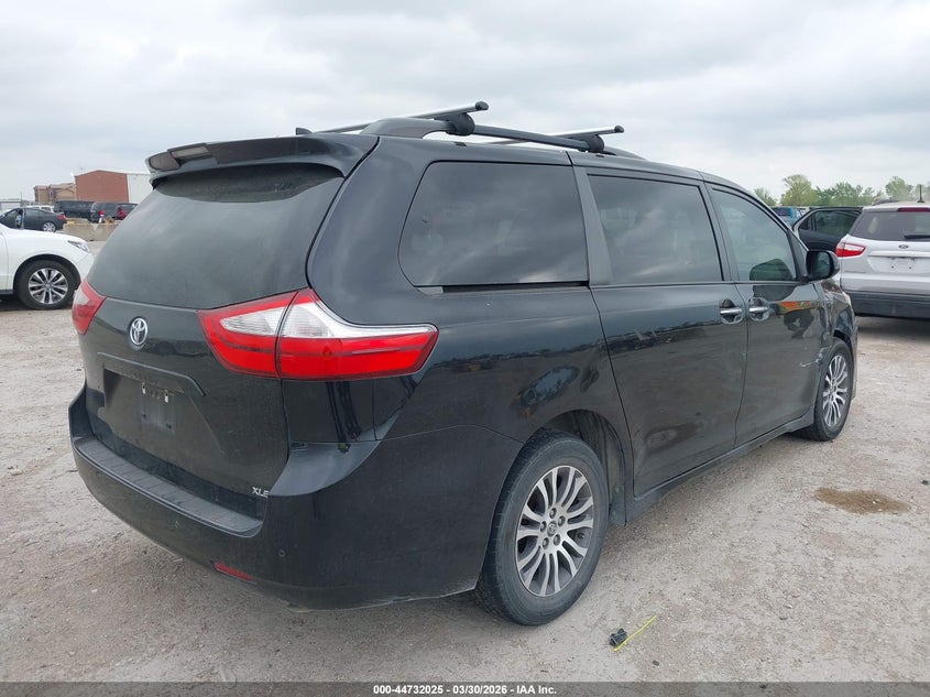 2019 Toyota Sienna Xle 8 Passenger
