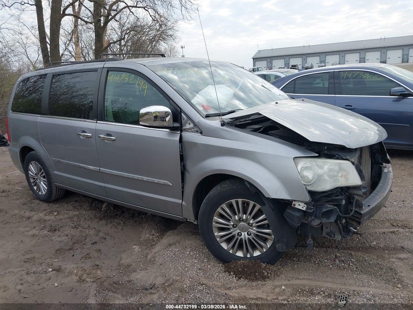 2013 Chrysler Town & Country Touring-L