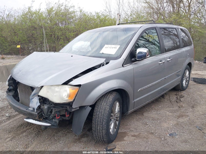 2013 Chrysler Town & Country Touring-L