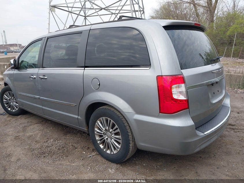 2013 Chrysler Town & Country Touring-L