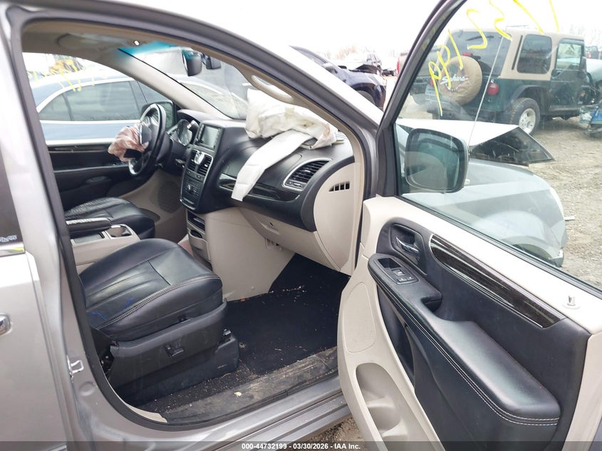 2013 Chrysler Town & Country Touring-L