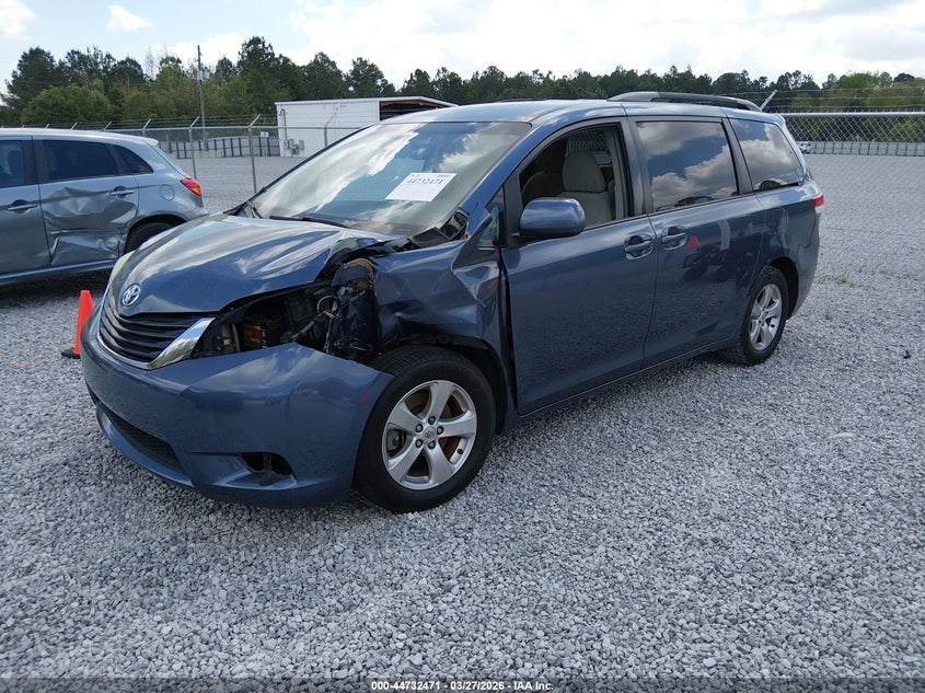 2013 Toyota Sienna Le V6 8 Passenger