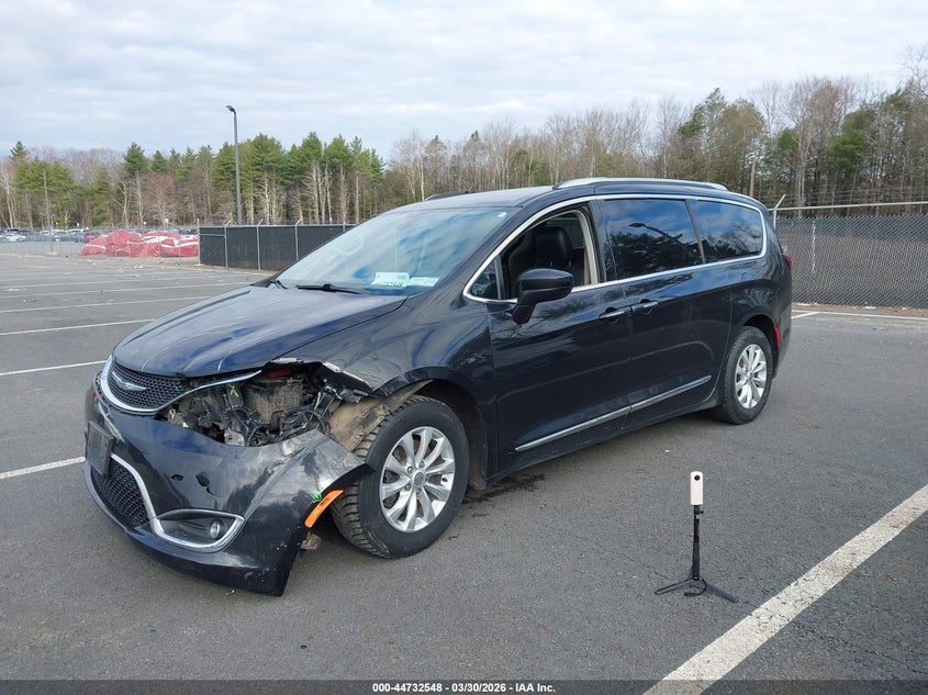 2019 Chrysler Pacifica Touring L 2C4RC1BG5KR609141 photo 1