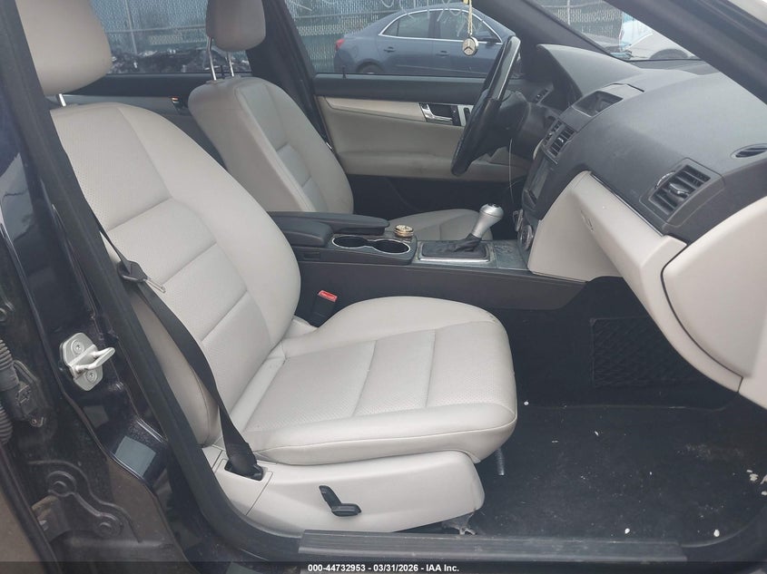 2011 Mercedes-Benz C 300 Luxury 4Matic/Sport 4Matic