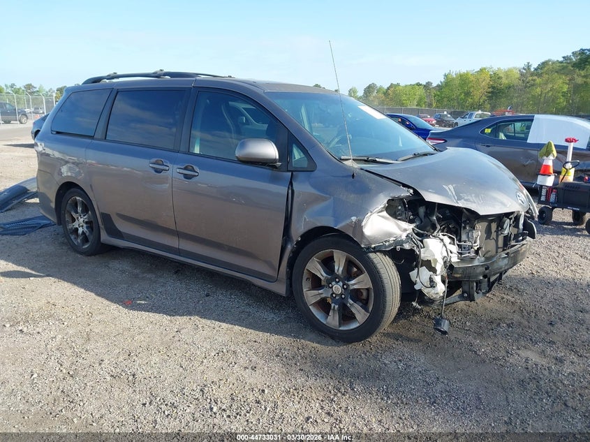 2011 Toyota Sienna Se