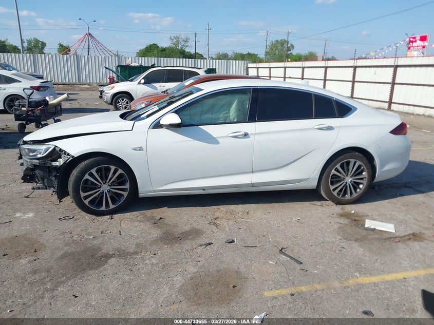 2018 Buick Regal Sportback Essence VIN: W04GP6SX7J1133139 Lot: 44733655